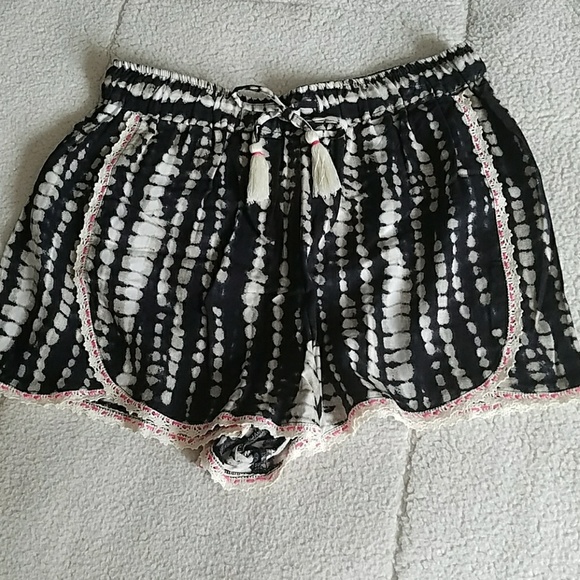 💕 TOPSHOP CROCHET TRIM TIE-DYE SHORTS - Picture 7 of 8